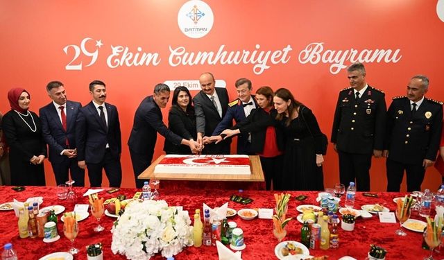 Batman’da Cumhuriyetin 102. Yıl Dönümü Kutlamaları Kabul Töreni ile Sona Erdi