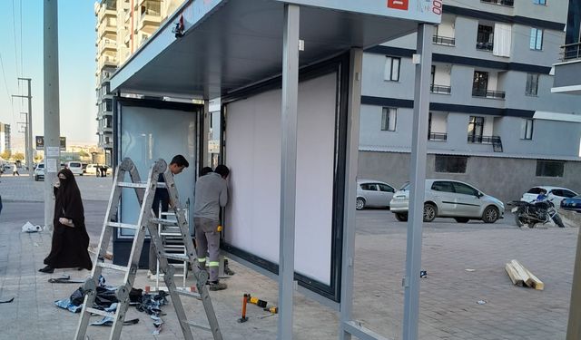 Batman’da Akıllı Otobüs Duraklarının Kurulumu Başladı