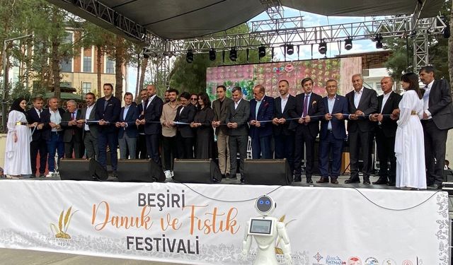 Beşiri’de Renkli Başlangıç: Danuk ve Fıstık Festivali Coşkuyla Kapılarını Açtı