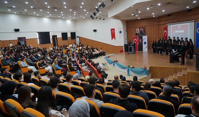 Üniversitede Cumhuriyet Marşları Yankılandı