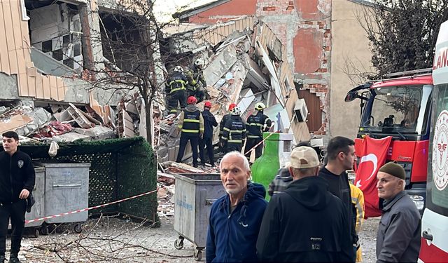 Gebze'de bina çöktü; kurtarma çalışması başlatıldı