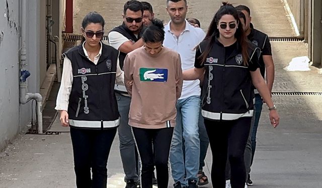 Kadınlar Günü’nde çiçek götürüp, 95 bin dolarlık senet imzalatmışlar