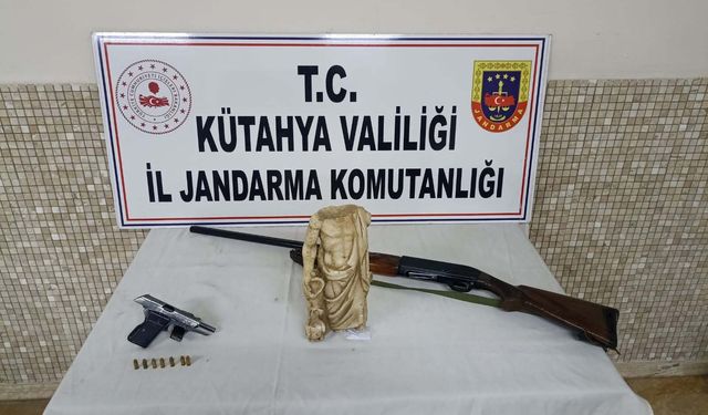 Kütahya’da tıp ve sağlık tanrısı Asklepios heykeli ele geçirildi