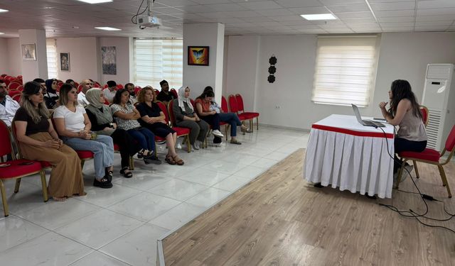Diyetisyenlerden Yurt Personeline Eğitim
