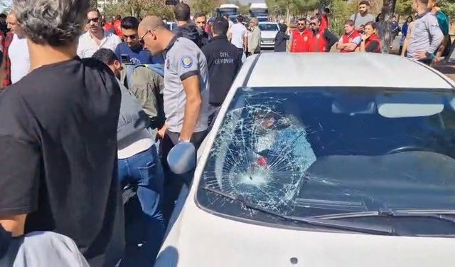 Rojin Kabaiş için yapılan yürüyüşte, üniversite öğrencisine otomobil çarptı
