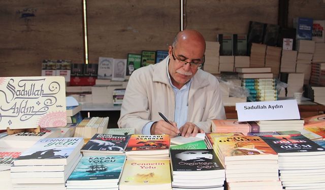 Batman Kitap fuarında Sadullah Aydın'ın kitaplarına büyük ilgi