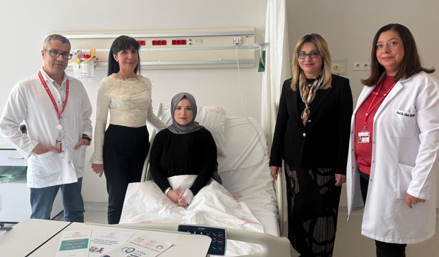 24 haftalık bebeğe anne karnında omurilik ameliyatı