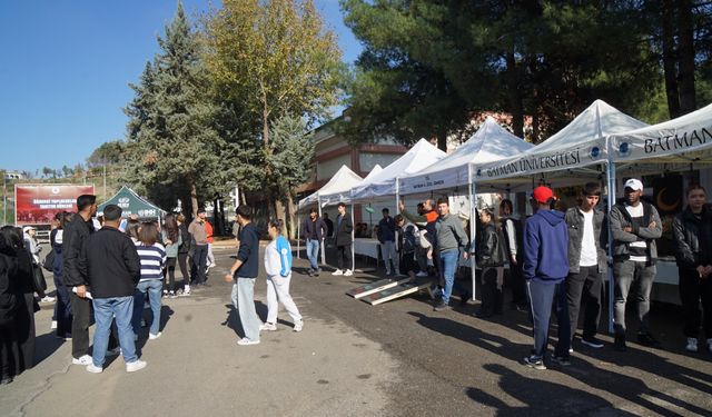 Batman Üniversitesinde Öğrenci Toplulukları Tanıtım Günleri