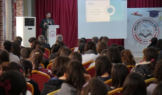 Gençler, maneviyat ve başarı yolculuğuna davet edildi