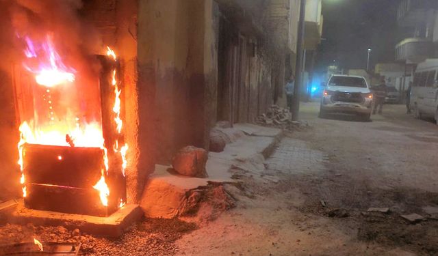 Onlarca elektrik panosu kullanılamaz hale geldi