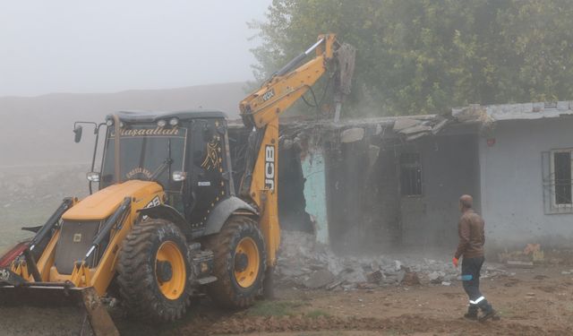 Batman’da Ruhsatsız Yapıların Yıkımı Başladı