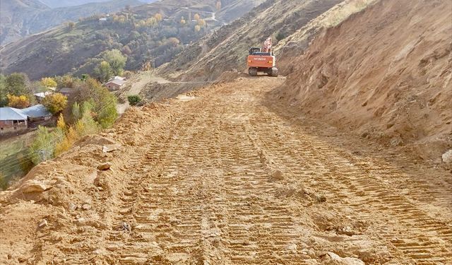 Sason’da Köy Yollarında Çalışmalar Aralıksız Sürüyor
