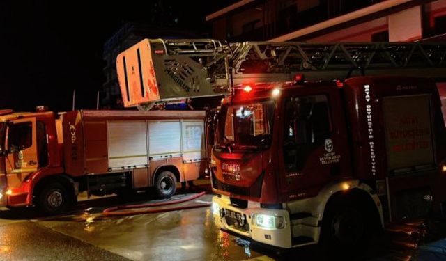 Oto galeri yangını: 2 ölü, 14 yaralı