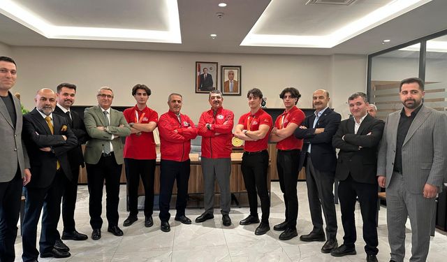 AK PARTİ’DEN GENÇ MUCİTLERE ANLAMLI DESTEK