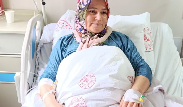 Karnından 8,5 kiloluk kitle çıkarıldı