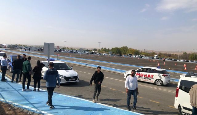 Sürücü Akademisinde İlk Direksiyon Sınavı Gerçekleştirildi