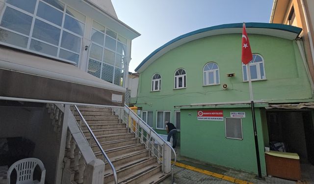 Caminin kadınlar tuvaletinde erkek cesedi bulundu