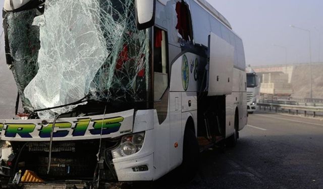 Otobüs ile tır çarpıştı: 11 yaralı