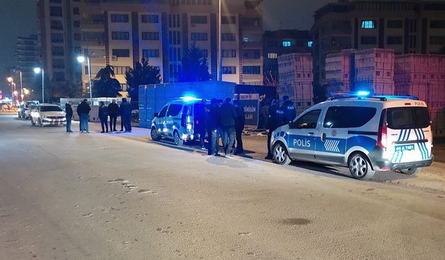 Alacak-verecek tartışması bıçaklı kavgaya dönüştü: 1 yaralı