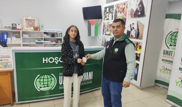 12 Yaşındaki Esma İlk Bursunu Mazlumlara Bağışladı