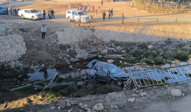 Otomobil dereye uçtu: 1 ölü