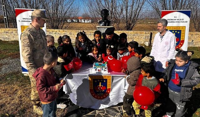 Jandarmadan Öğrencilere Çocuk Hakları Günü Sürprizi
