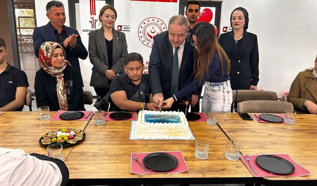 Başarılı Öğrencilere ve Ailelerine Hediye Takdimi