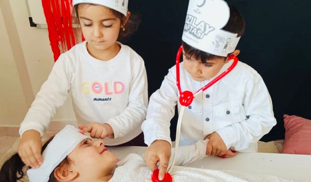 Miniklerden Anlamlı Kızılay Haftası Etkinliği