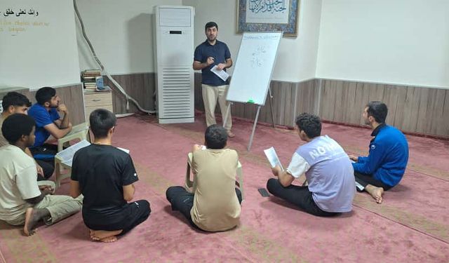 Üniversite Öğrencileri Kur’an-ı Kerim Öğreniyor