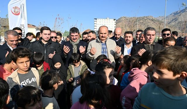 Vali Canalp Sason’da Yeni Parkın açılışını Çocuklarla yaptı