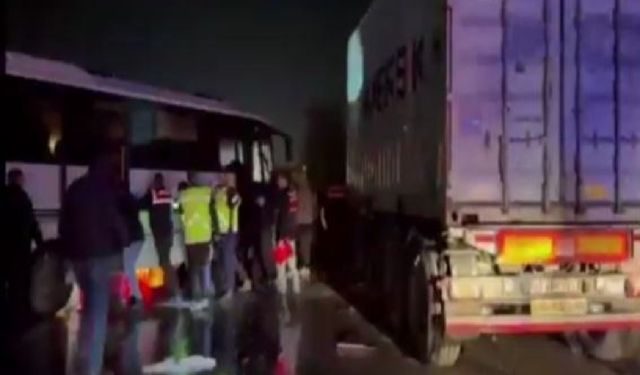 6 aracın karıştığı zincirleme kazada 12 kişi yaralandı