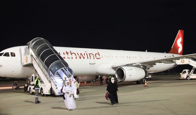 Şırnak’tan kutsal topraklara giden 220 Umre yolcusu direkt uçuşla geri döndü