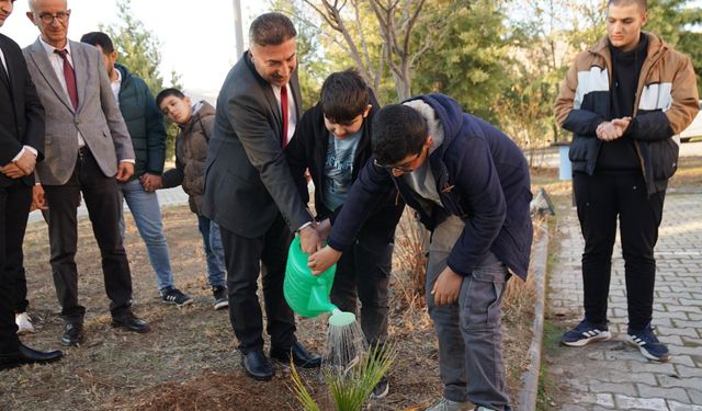 Fidanlar Umut İçin Toprakla Buluştu