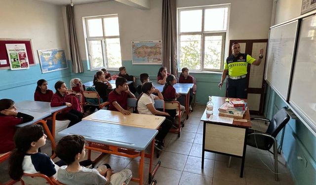 Beşiri’de Jandarmadan Öğrencilere Trafik Bilinci Atağı