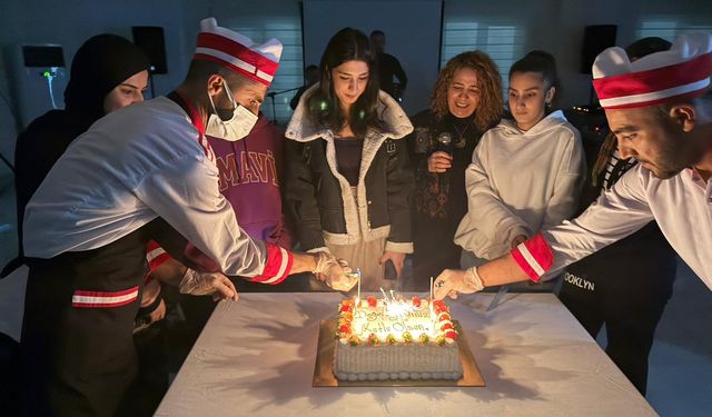 Kız Yurdunda Kasım Doğumlulara Sıcak Sürpriz