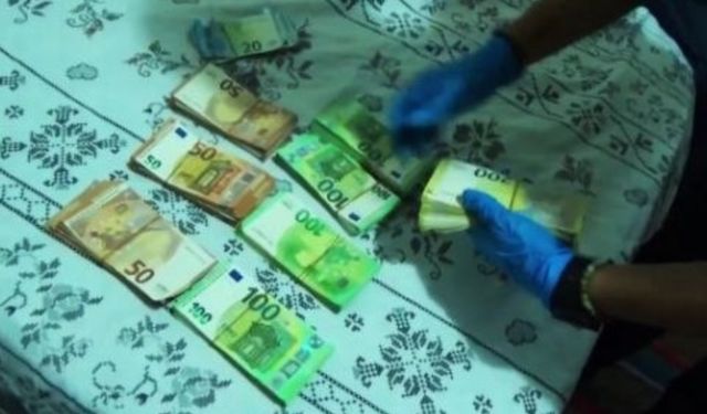 Dolandırıcıların sakladığı 85 bin euro derin dondurucuda bulundu