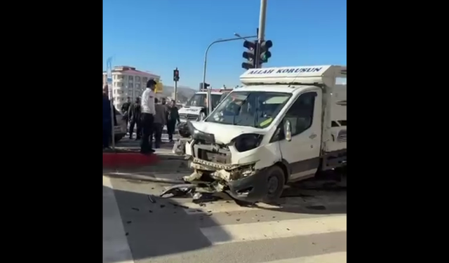 Siirt’te transit araç ile otomobil çarpıştı: İki sürücü yaralandı