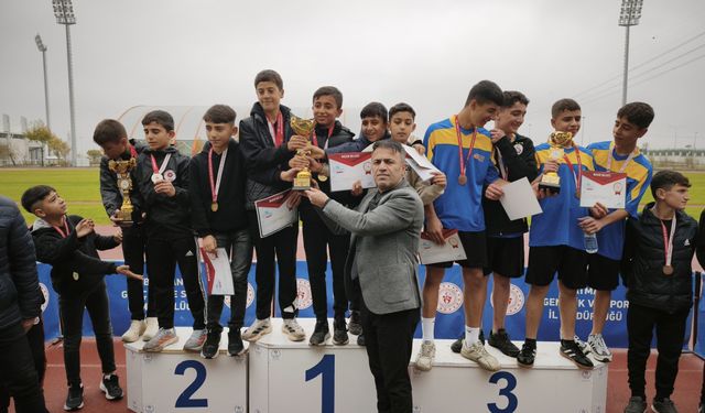 Batman’da Yıldızlar Kros Parkurunda Parladı