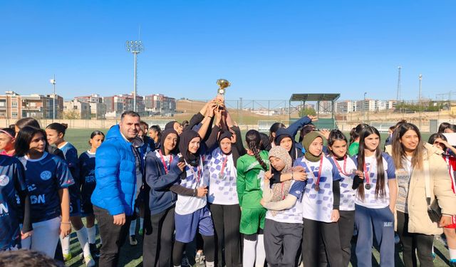 Batman’da Genç Kızlar Sahaya Damga Vurdu