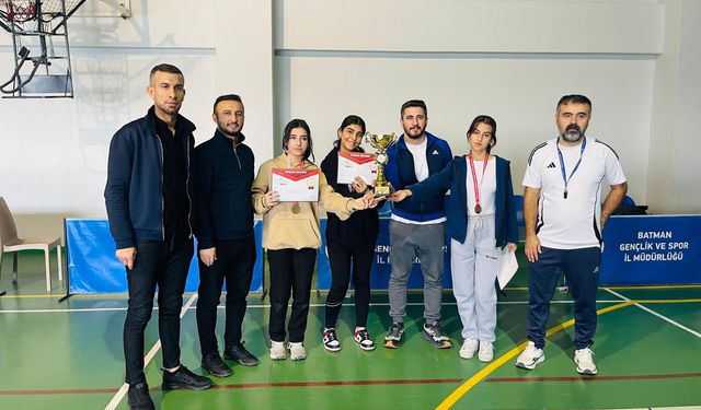 Flor Curlingte Şampiyon Atatürk Anadolu Lisesi