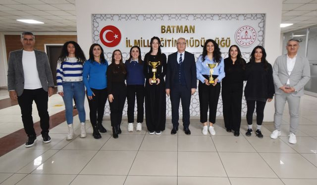 Kamu Spor Oyunlarında Şampiyon Öğretmenler Ödüllendirildi