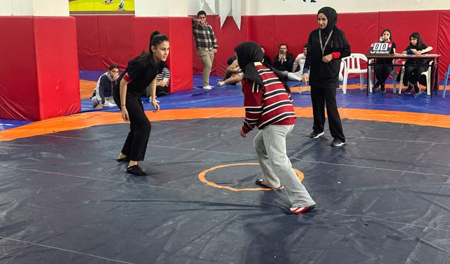 Batman’da Liseler Arası Güreş İl Seçmesi Sona Erdi