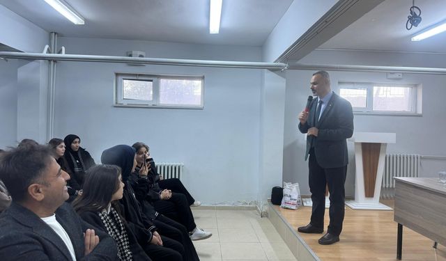 Cizre’de “Başarıda Arkadaş Seçimi” Konferansı Düzenlendi