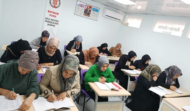 Bayındır ADEM’in Okuma Yazma Kurslarına Yoğun İlgi