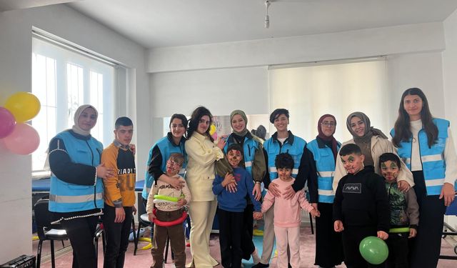 Gençlerden Örnek Davranış