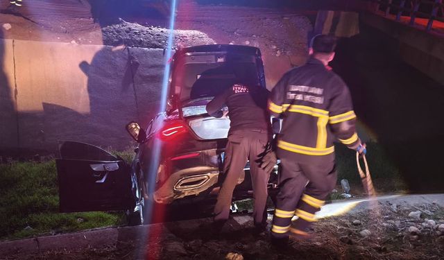 Kontrolden Çıkan Araç Sulama Kanalına Uçtu