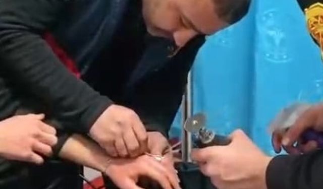 Parmağına Sıkışan Metal, İtfaiyenin Müdahalesiyle Çıkarıldı