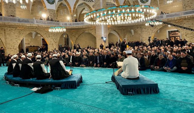Üniversite Camii’nde İlk Kandil Coşkusu