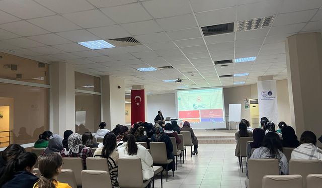 Kız Öğrencilere ‘Madde Bağımlılığı’ Semineri