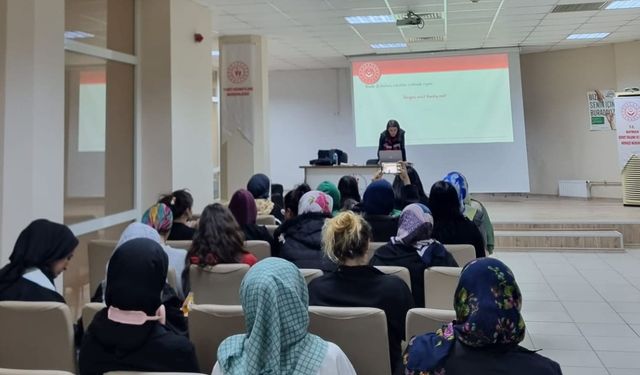 Kız Yurdundan ‘Kadına El Kalkamaz’ Semineri